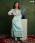 Elegant Thread-Embroidered Kurti Set