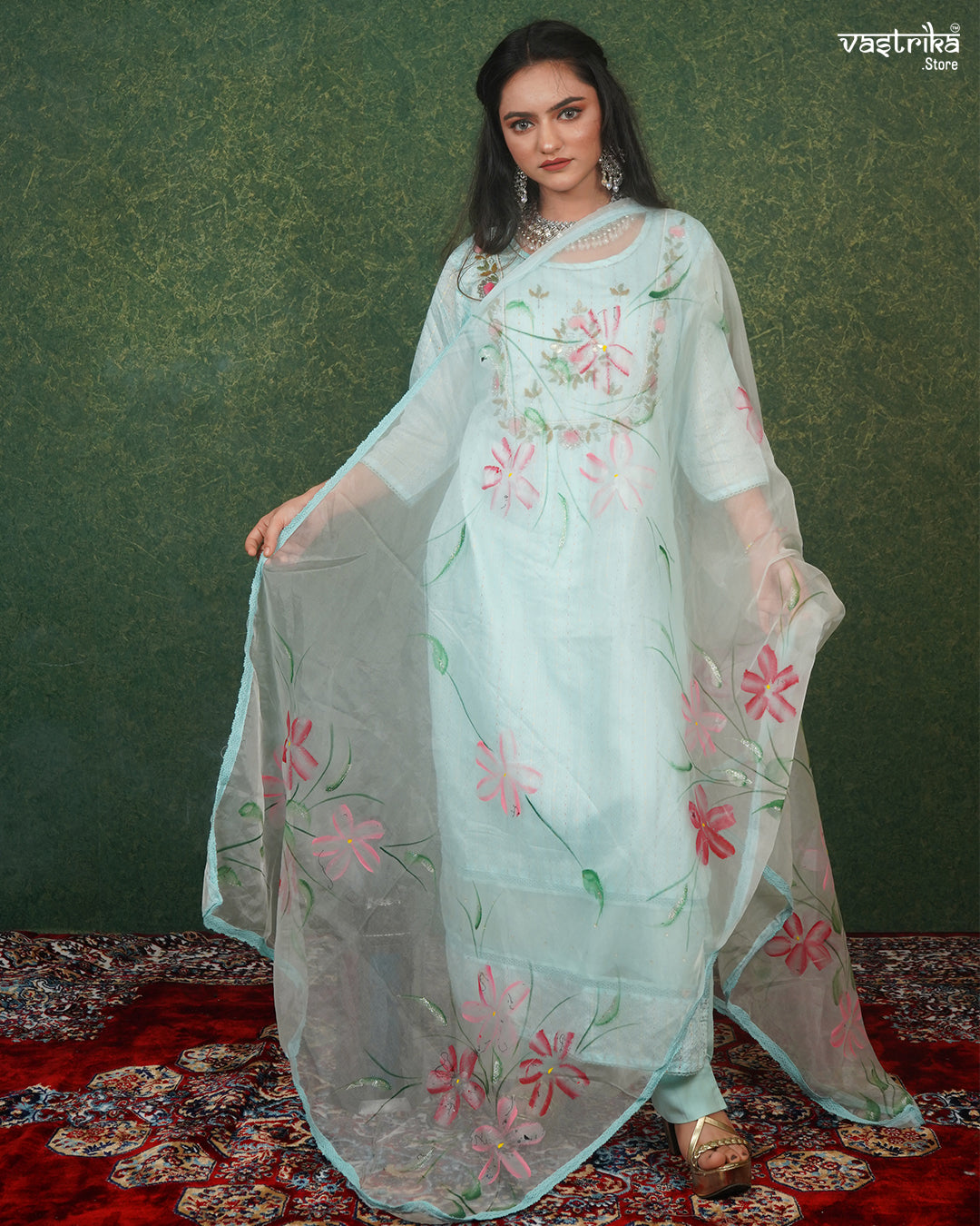 Elegant Thread-Embroidered Kurti Set