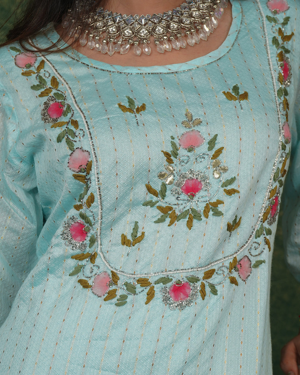 Elegant Thread-Embroidered Kurti Set