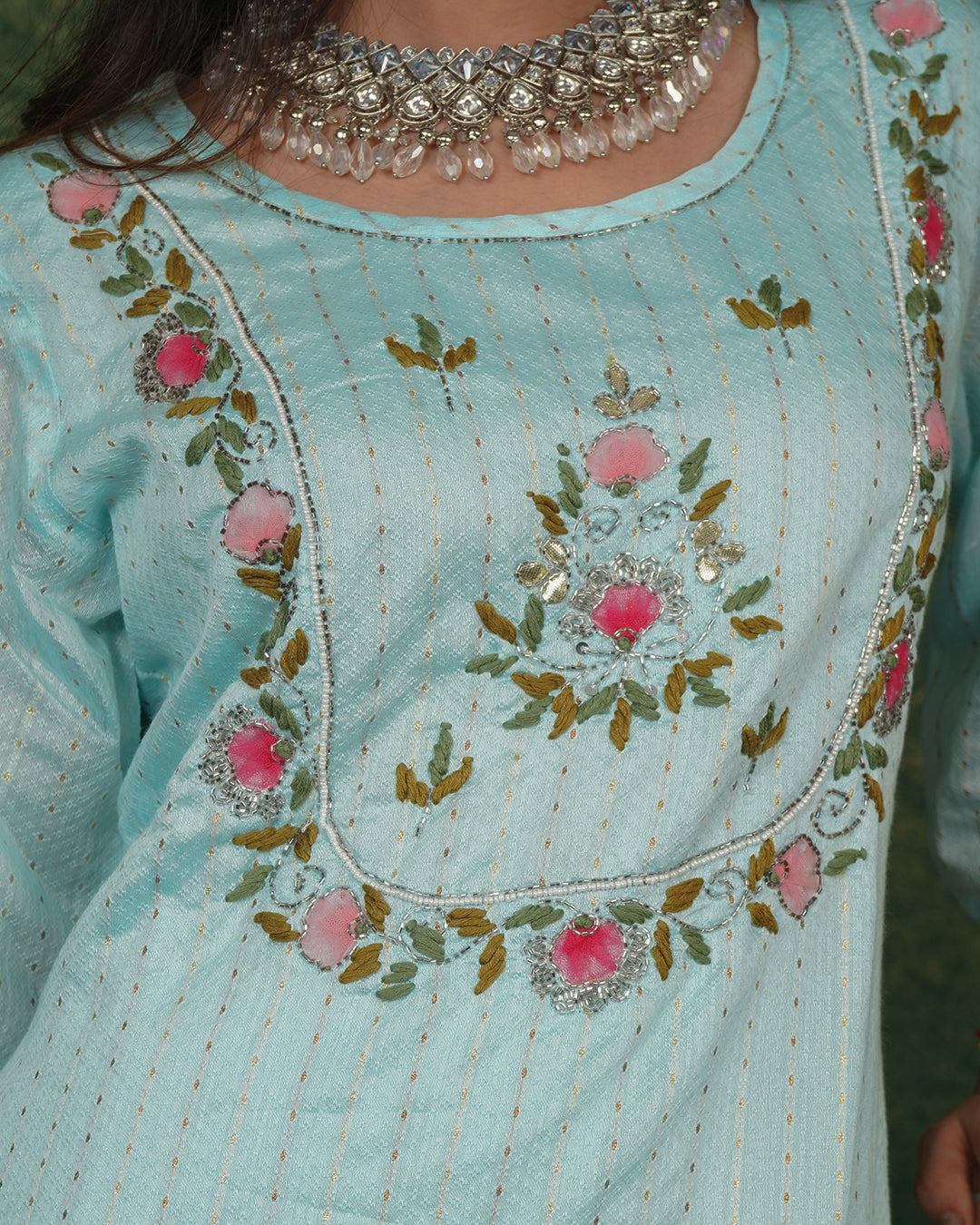 Elegant Thread-Embroidered Kurti Set