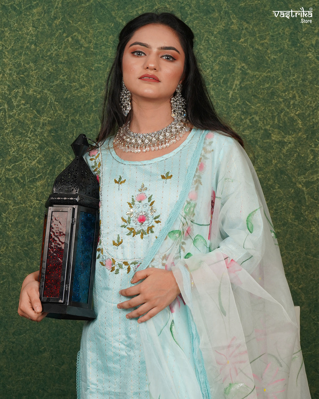 Elegant Thread-Embroidered Kurti Set
