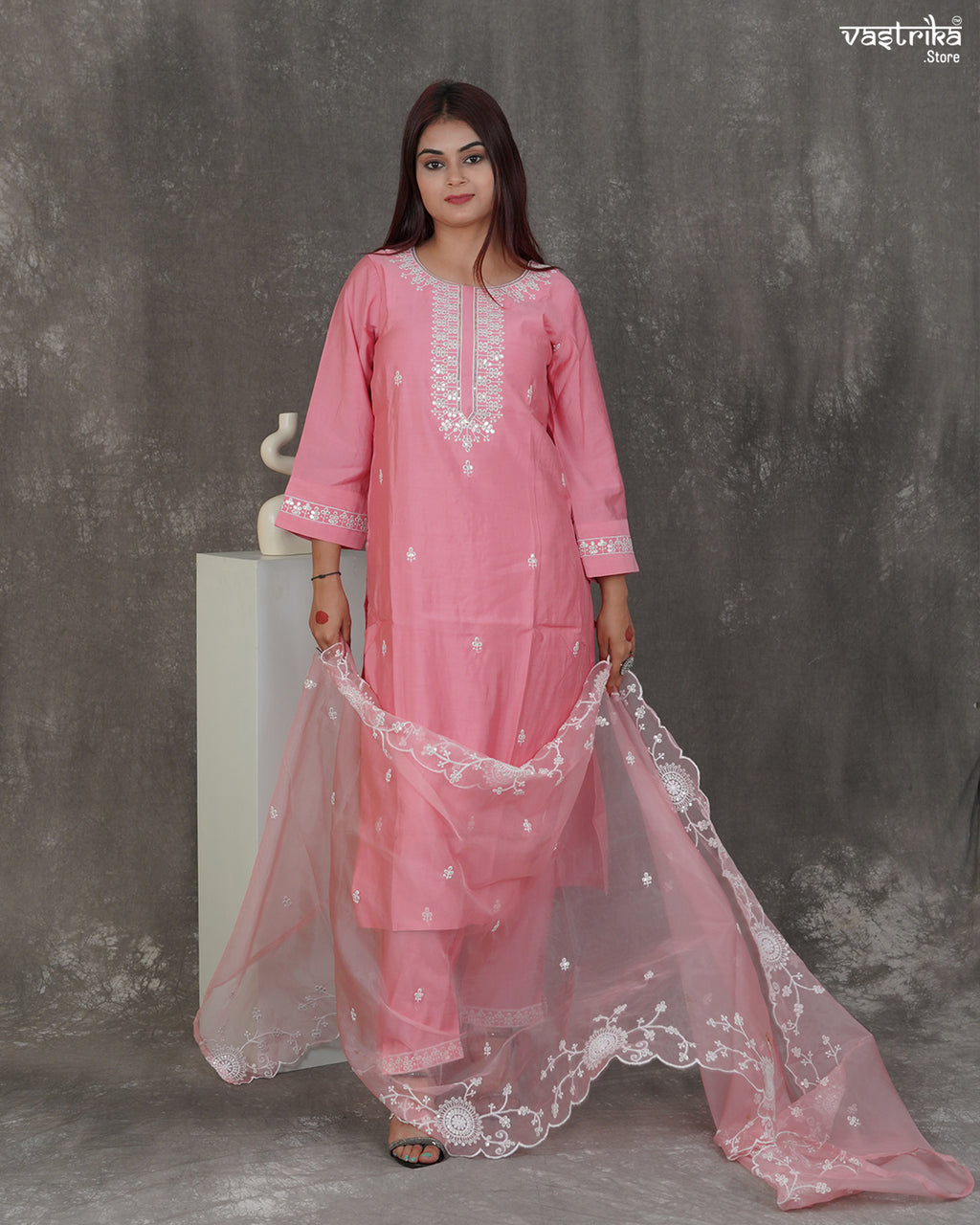 Zohra Threadwork Kurti Set