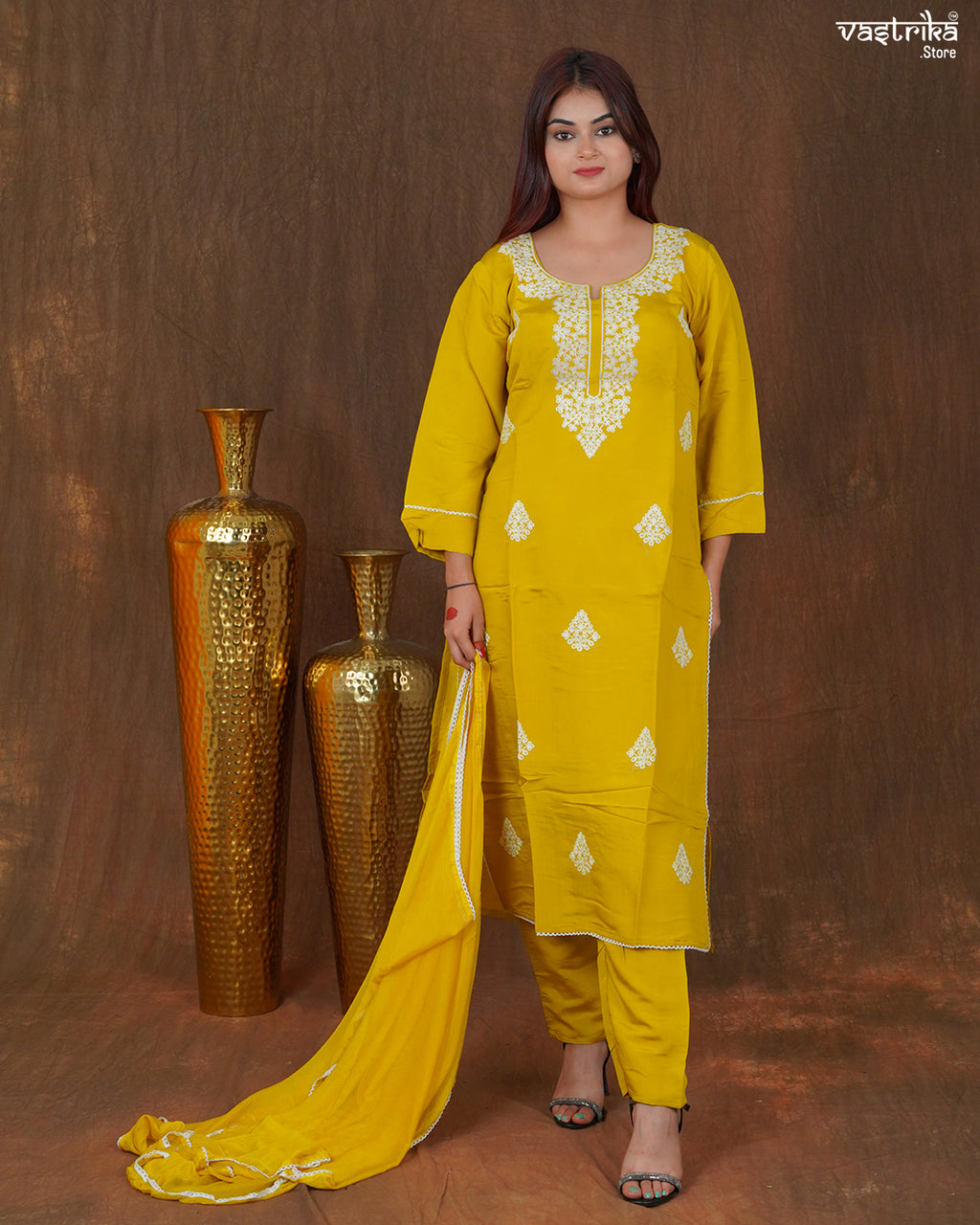 Naira Threadwork Kurti Set