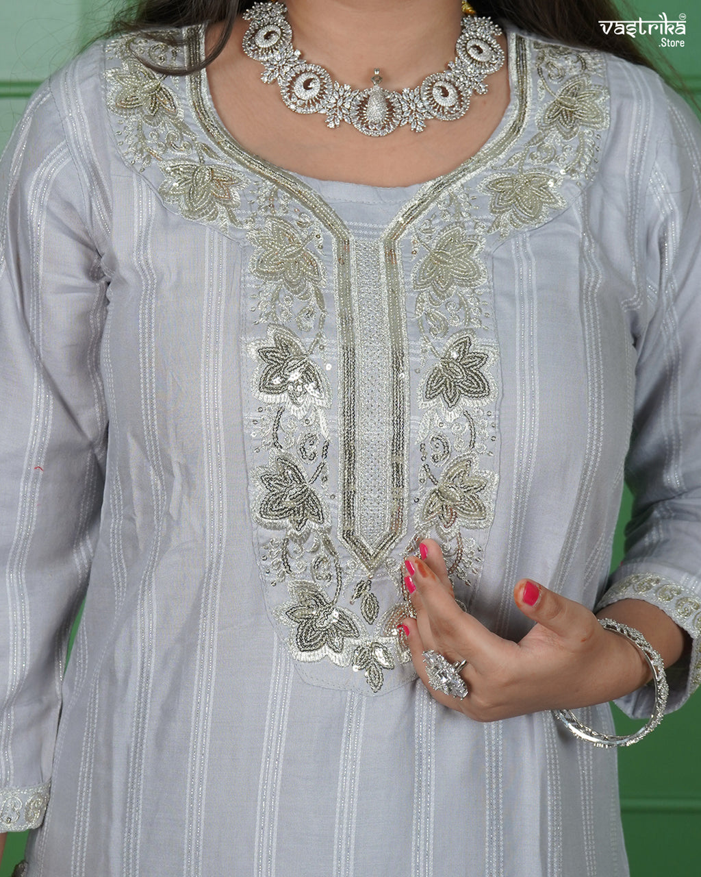 Graceful Jari Kurti Set