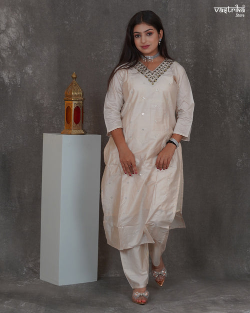 Aari Elegance Kurti Set