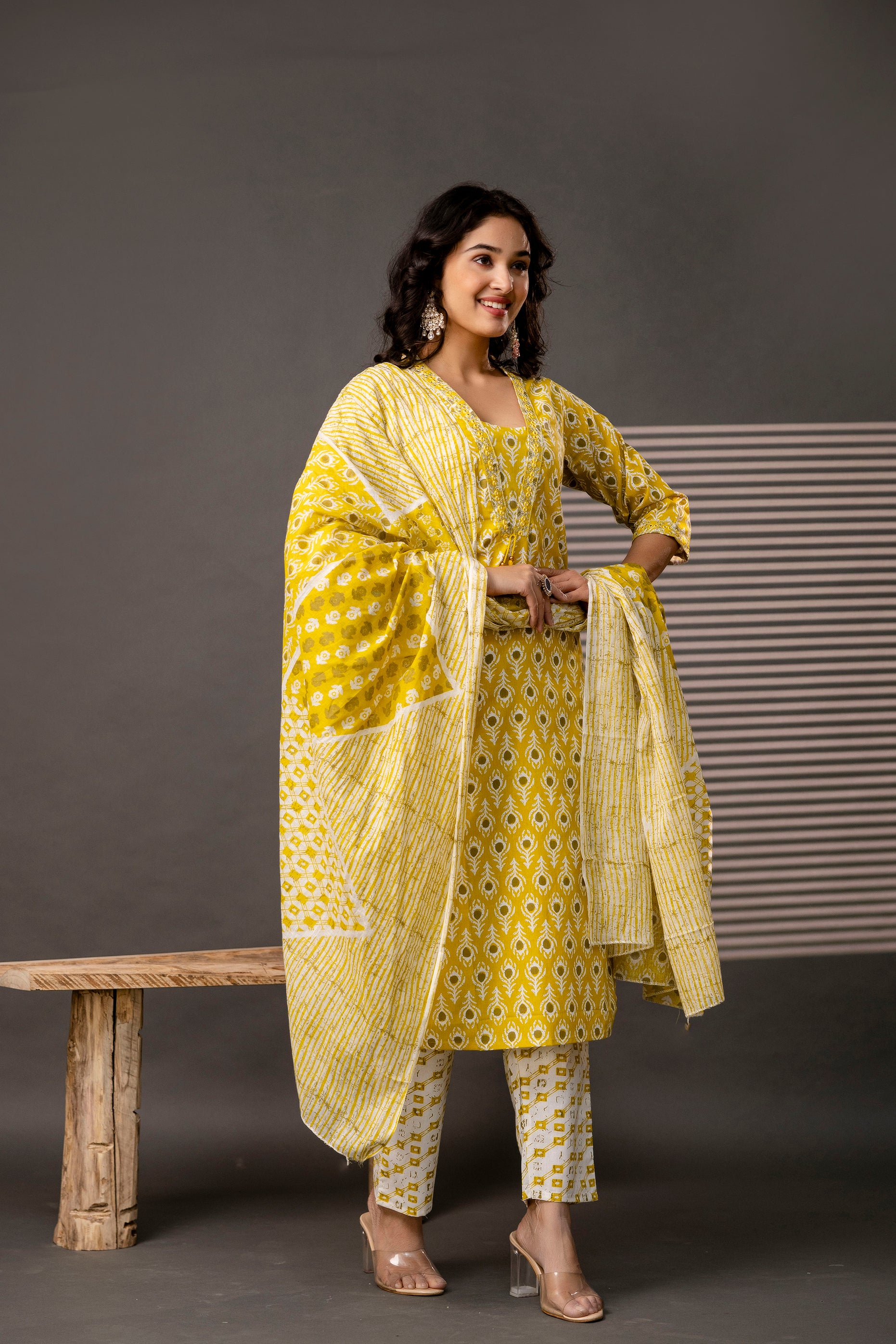 Thread Embroidery V-Neck Kurti Set