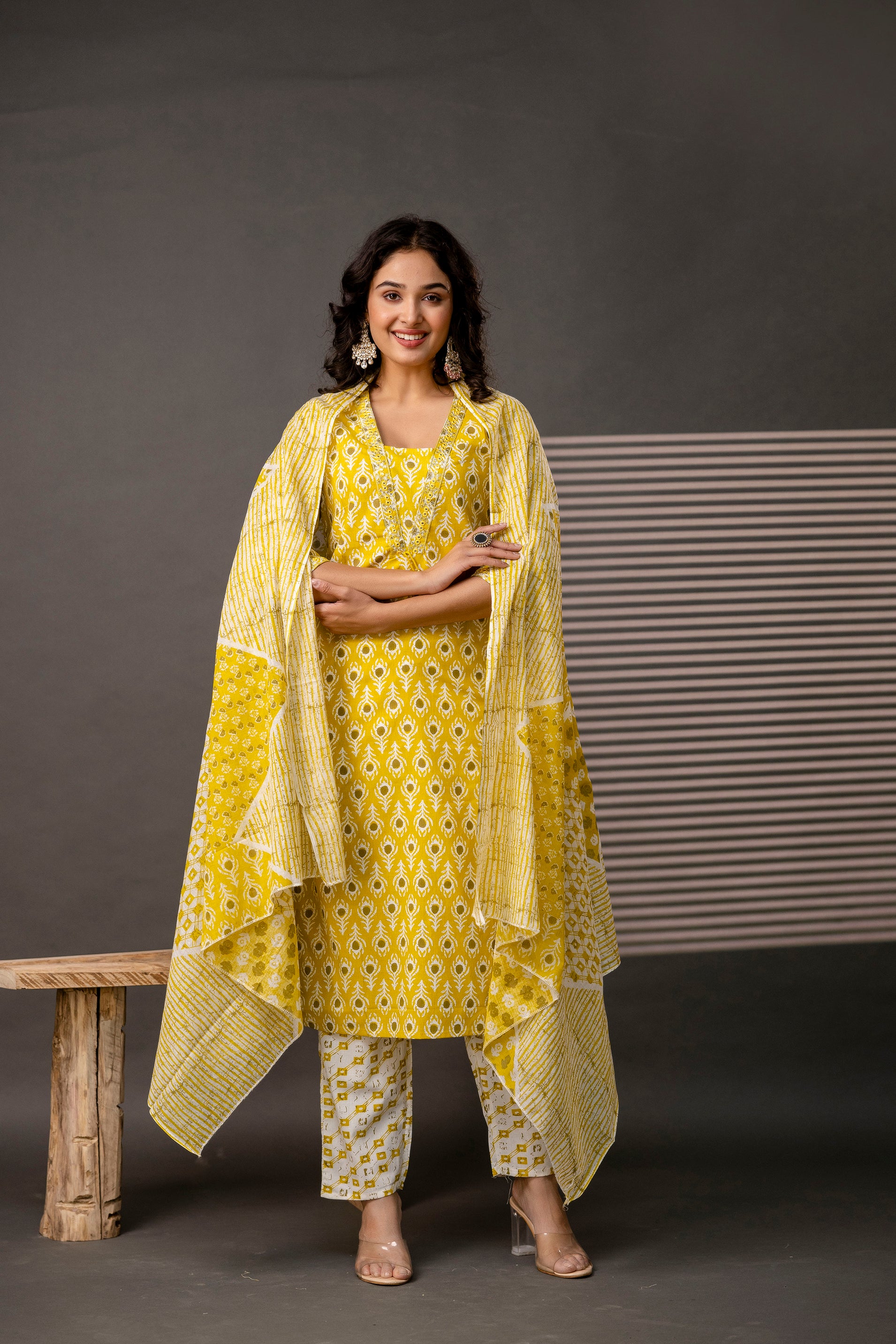 Thread Embroidery V-Neck Kurti Set