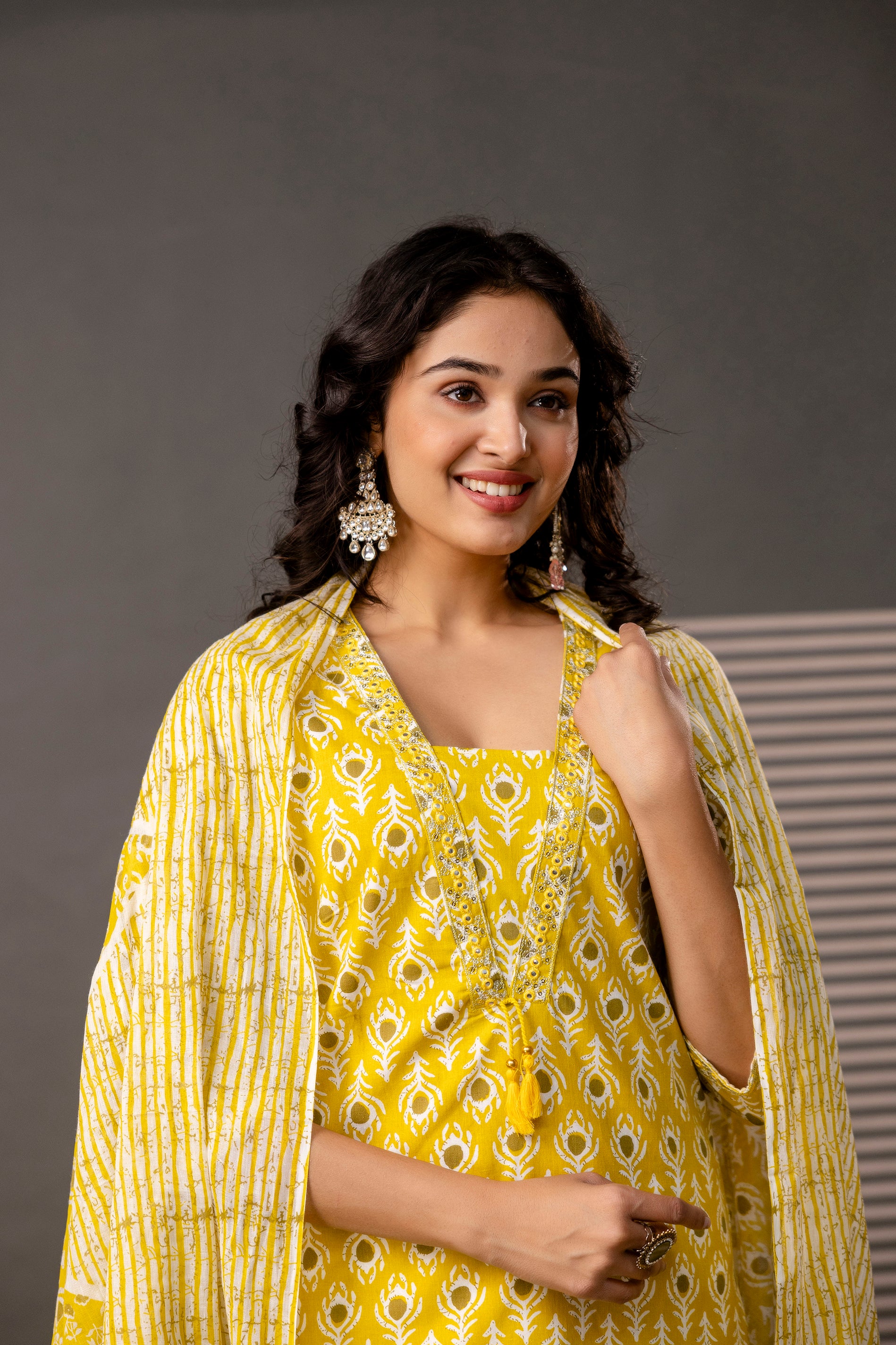 Thread Embroidery V-Neck Kurti Set