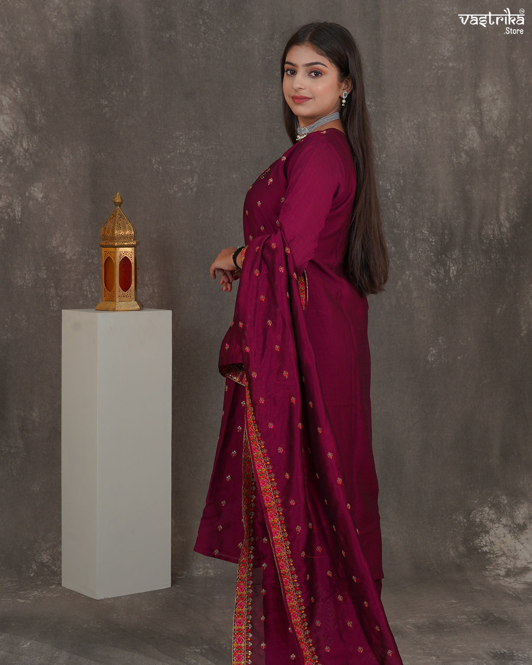 Booti Threadwork Kurti Set