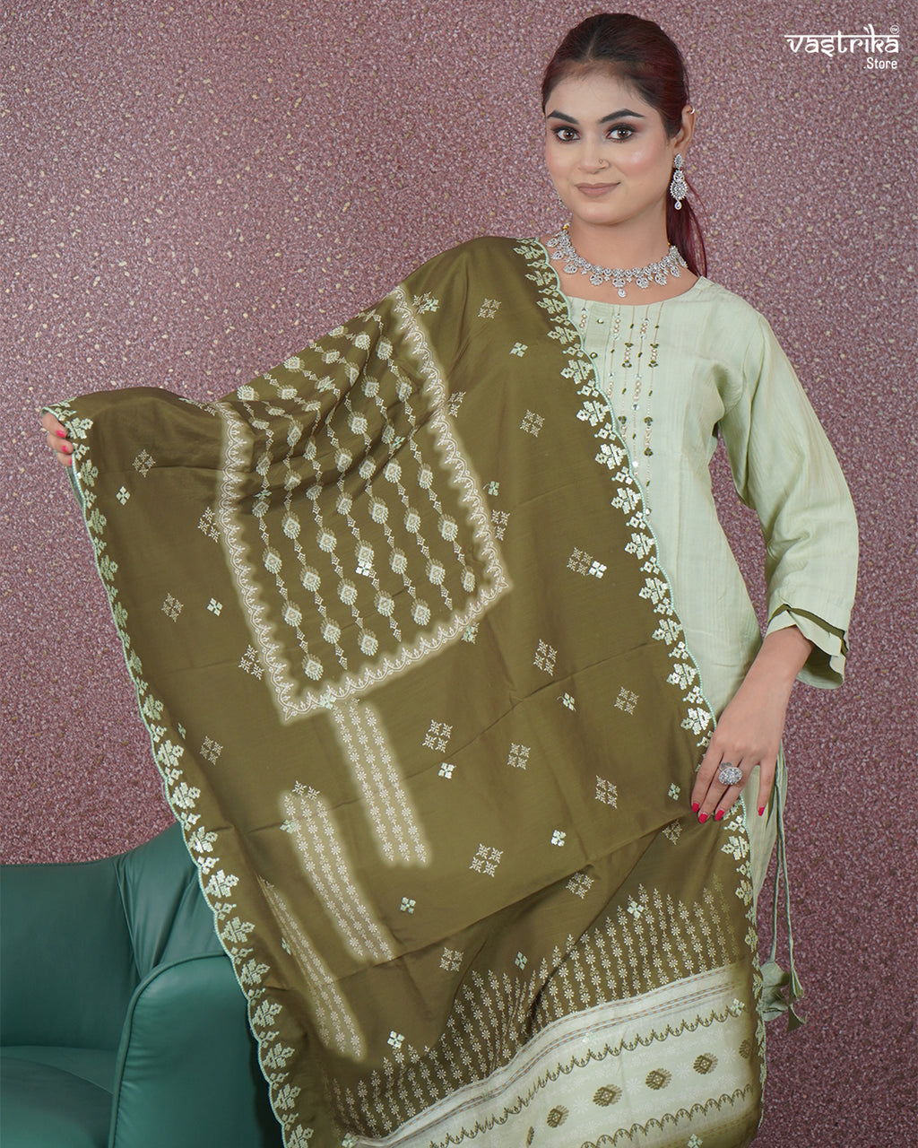 Handcrafted Elegance Kurti Set