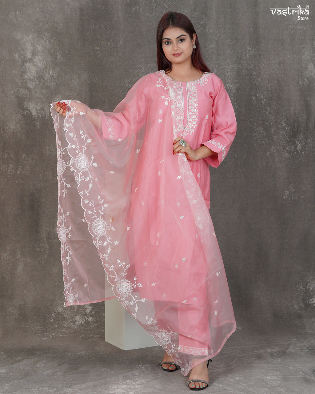 Zohra Threadwork Kurti Set