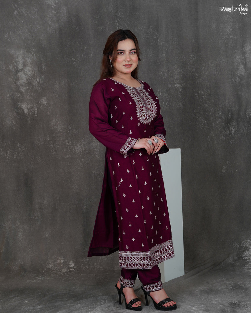 Round Neck Kurti Set with Jaal Dupatt