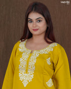 Naira Threadwork Kurti Set