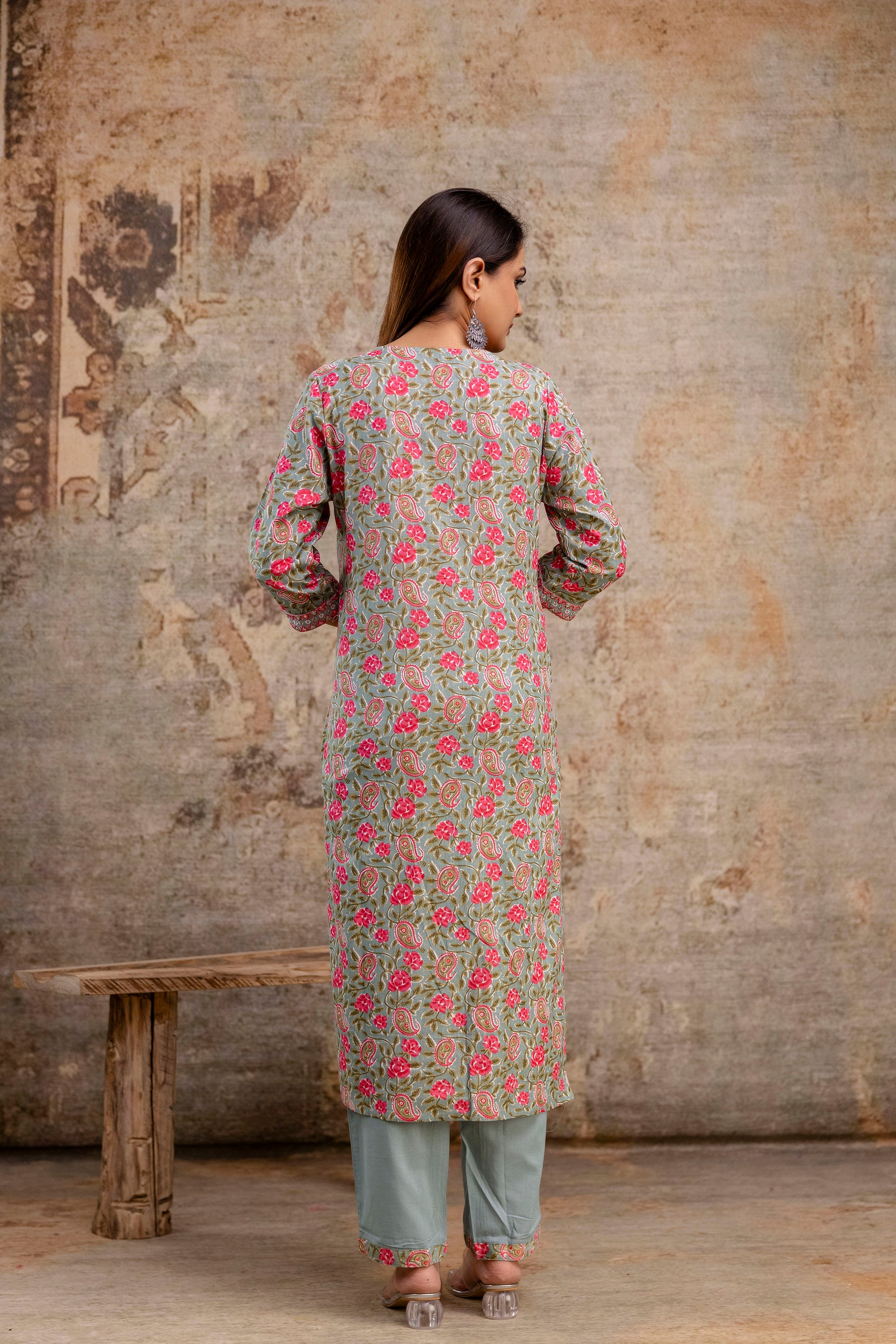 Resham Printed V-Neck Kurti