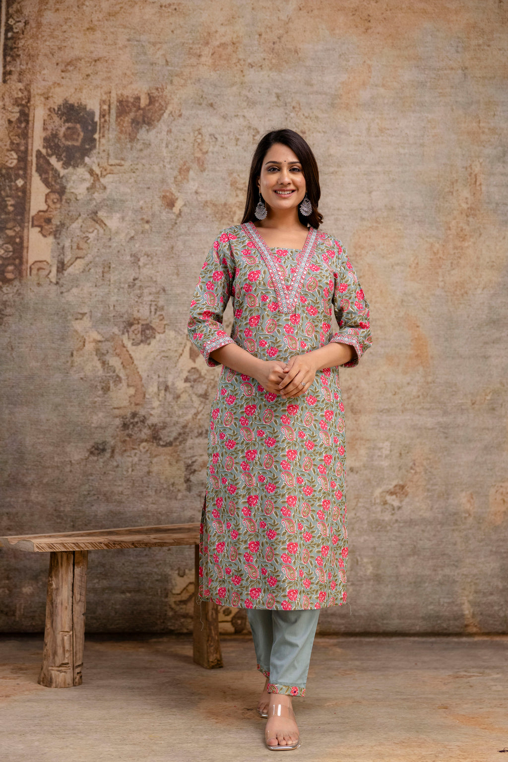 Resham Printed V-Neck Kurti