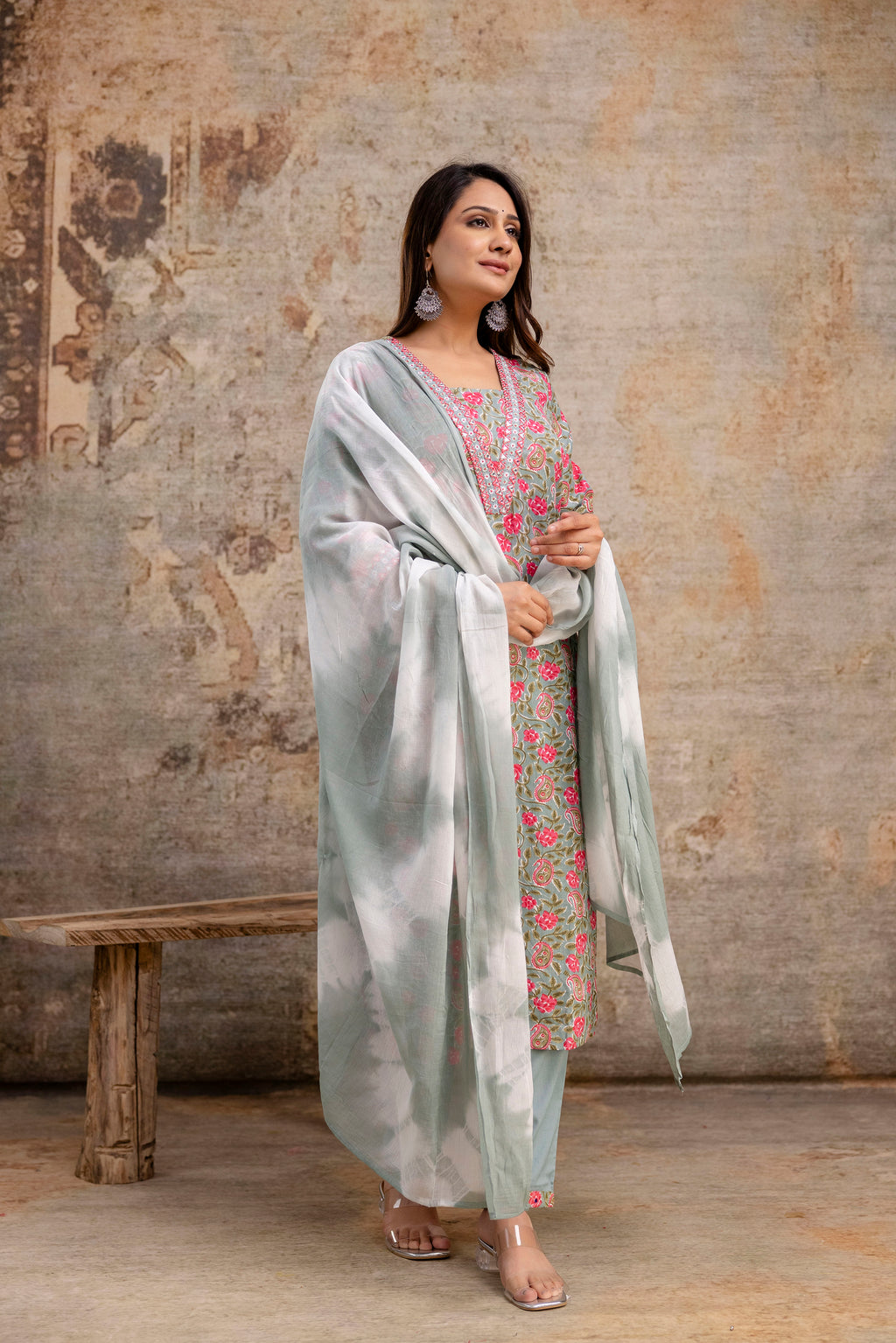 Resham Printed V-Neck Kurti