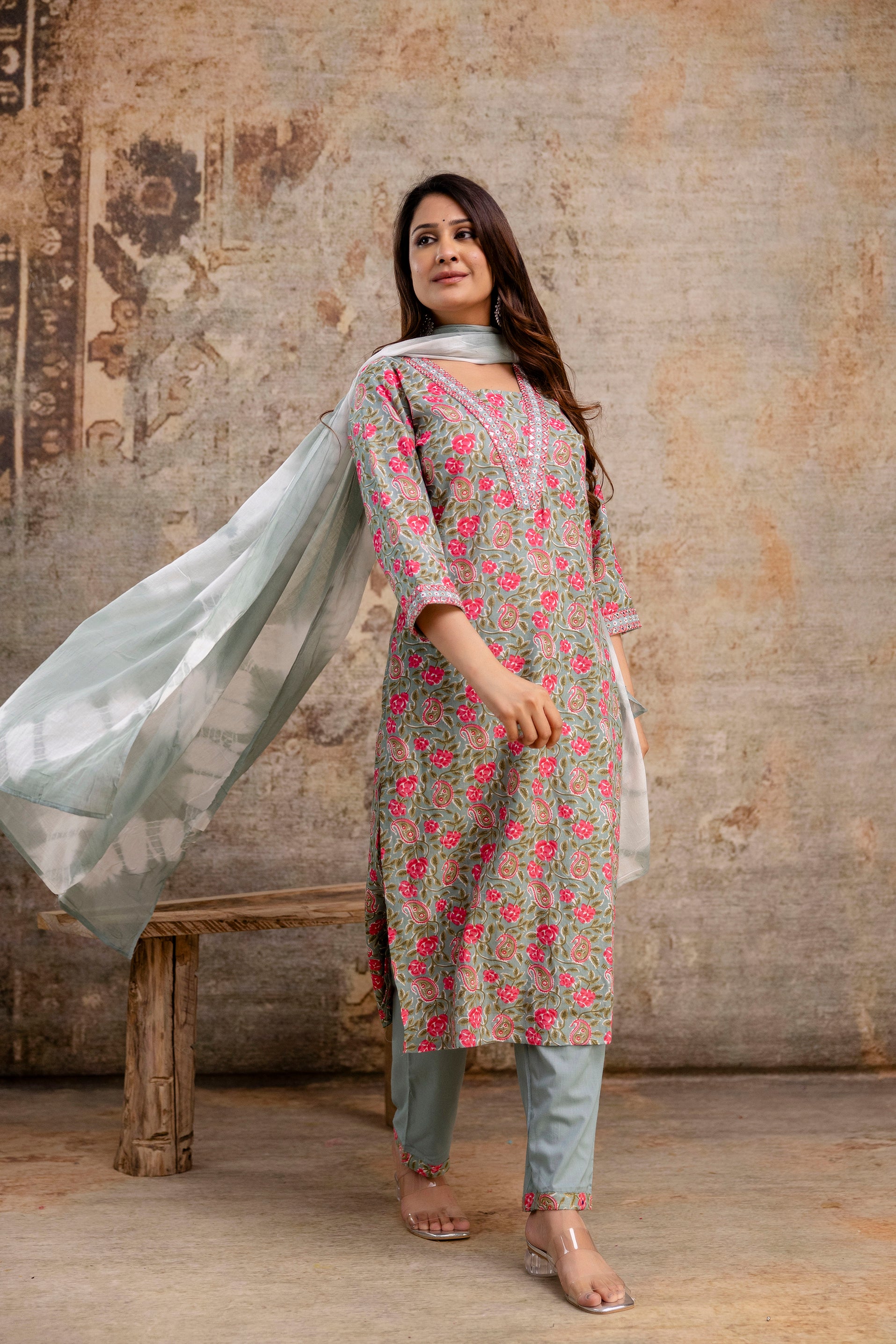 Resham Printed V-Neck Kurti