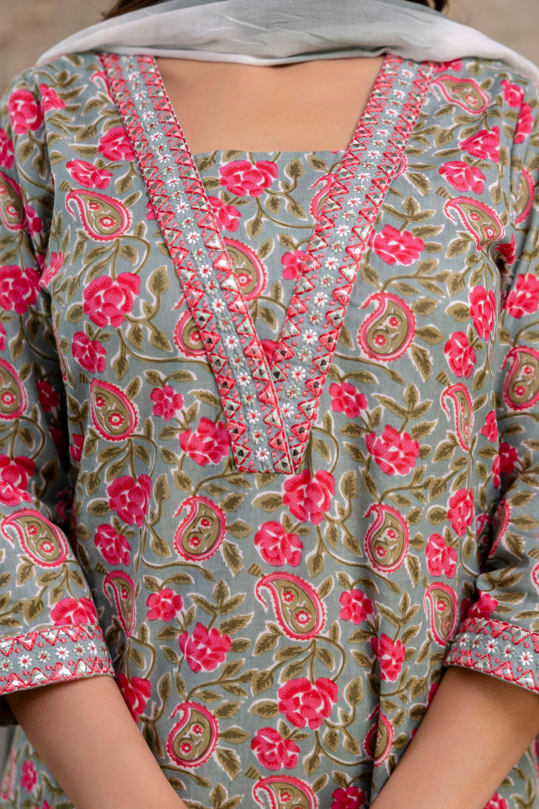 Resham Printed V-Neck Kurti