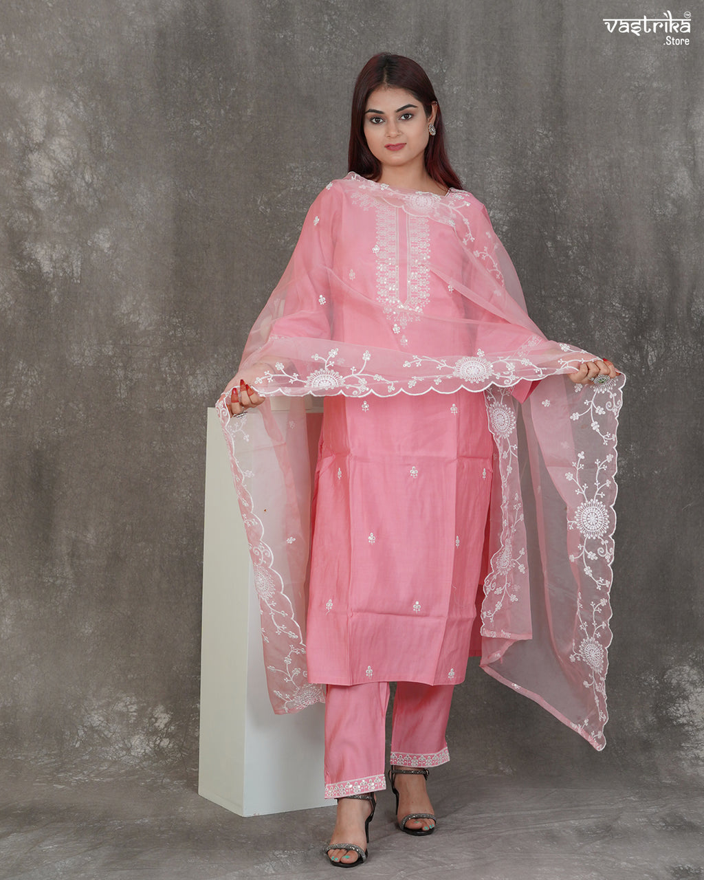 Zohra Threadwork Kurti Set