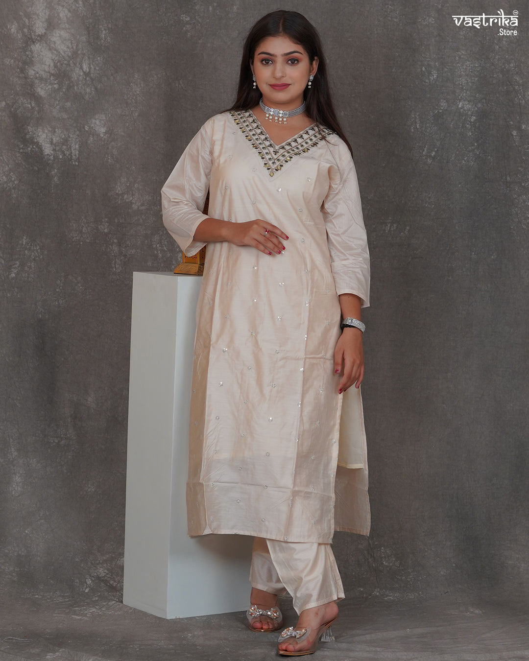 Aari Elegance Kurti Set