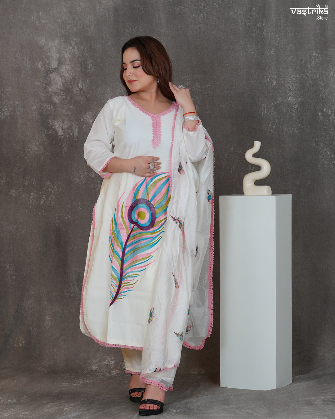 Elegant V-Neck Thread Work Kurti Set