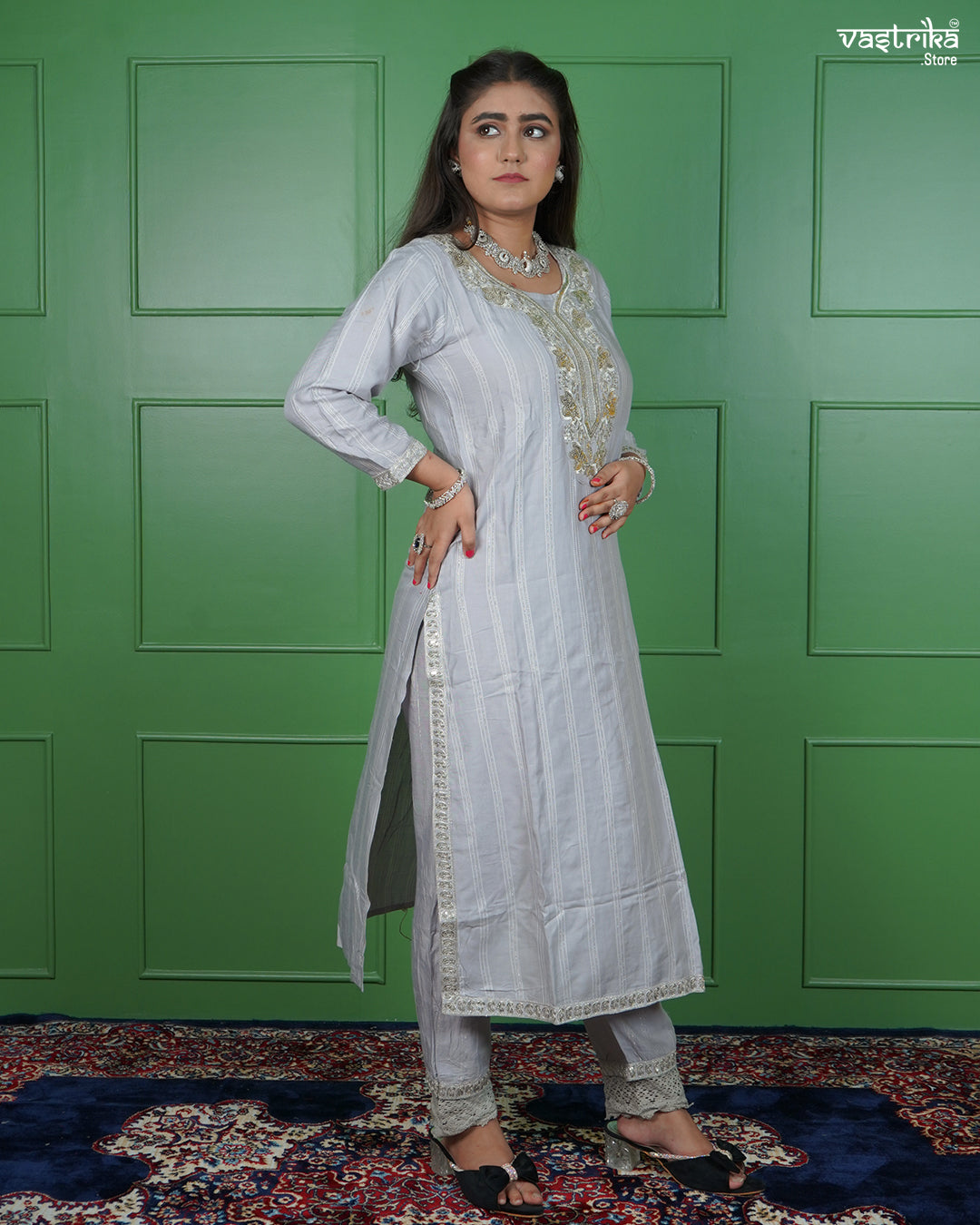 Graceful Jari Kurti Set