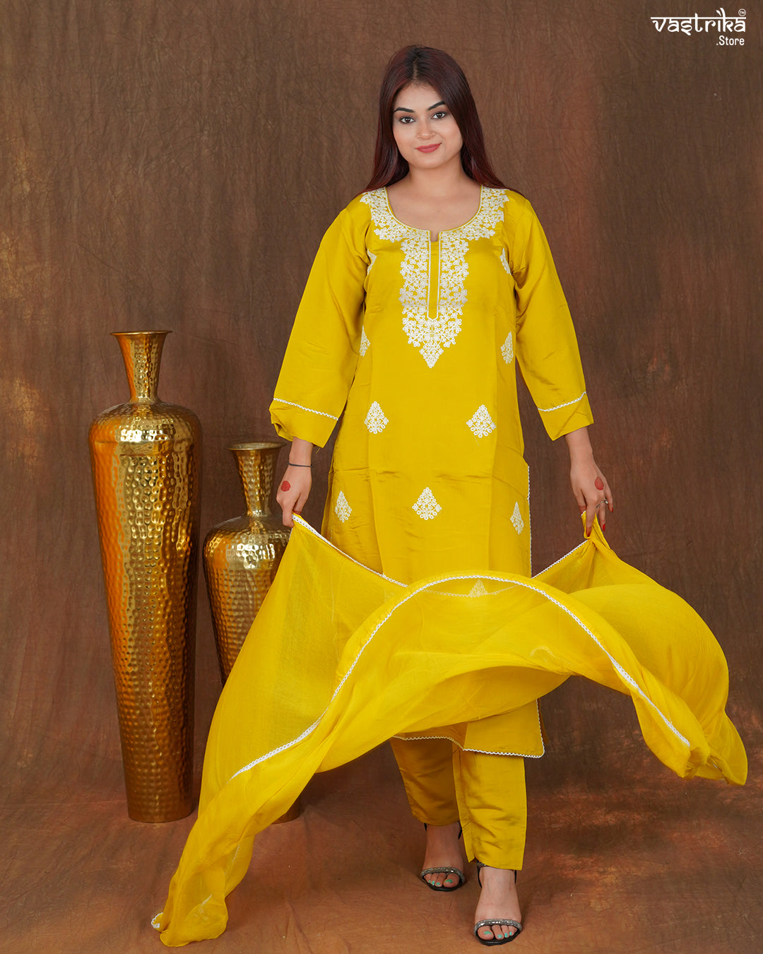 Naira Threadwork Kurti Set