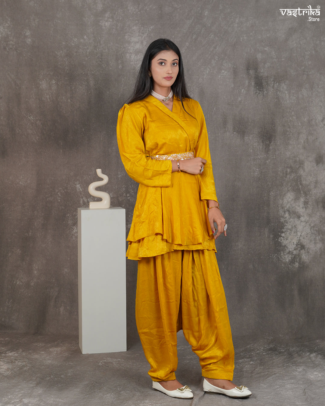 V-Collar Cord Set with Belt
