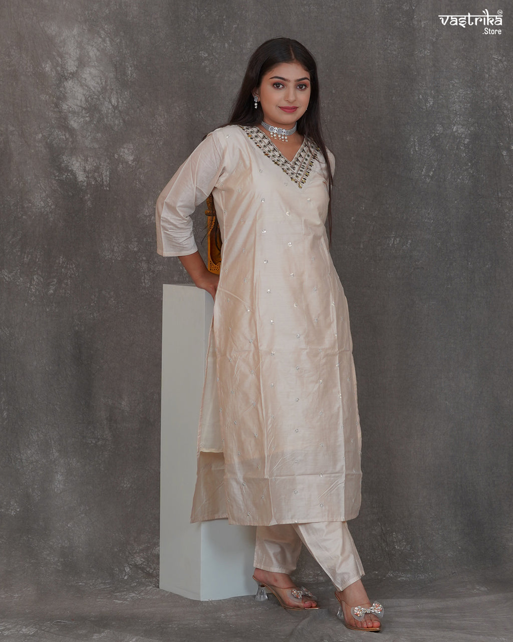 Aari Elegance Kurti Set