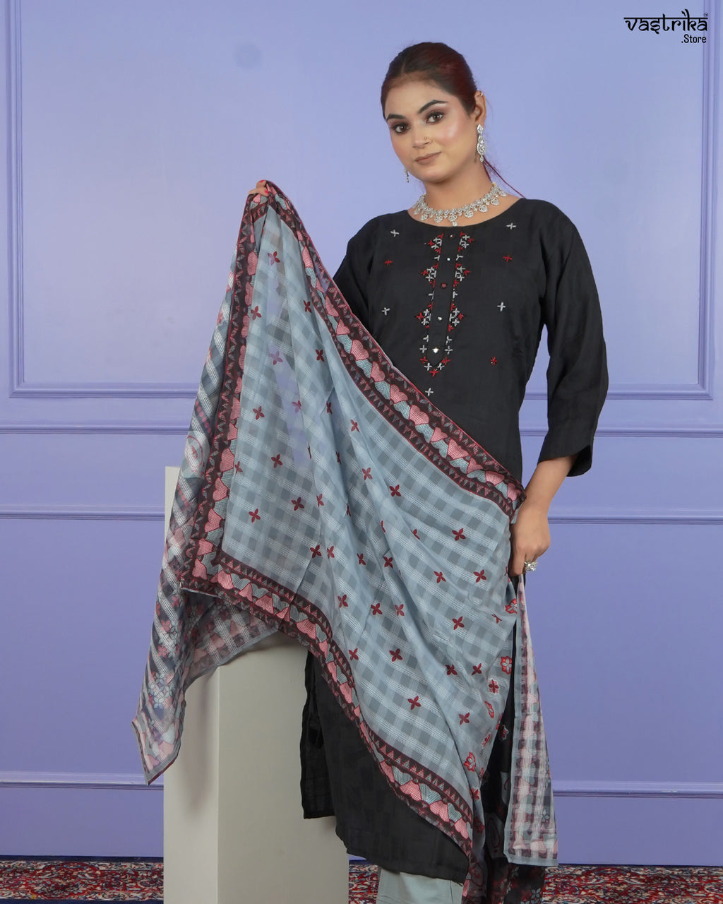 Gath Kadhai Handworked Kurti Set