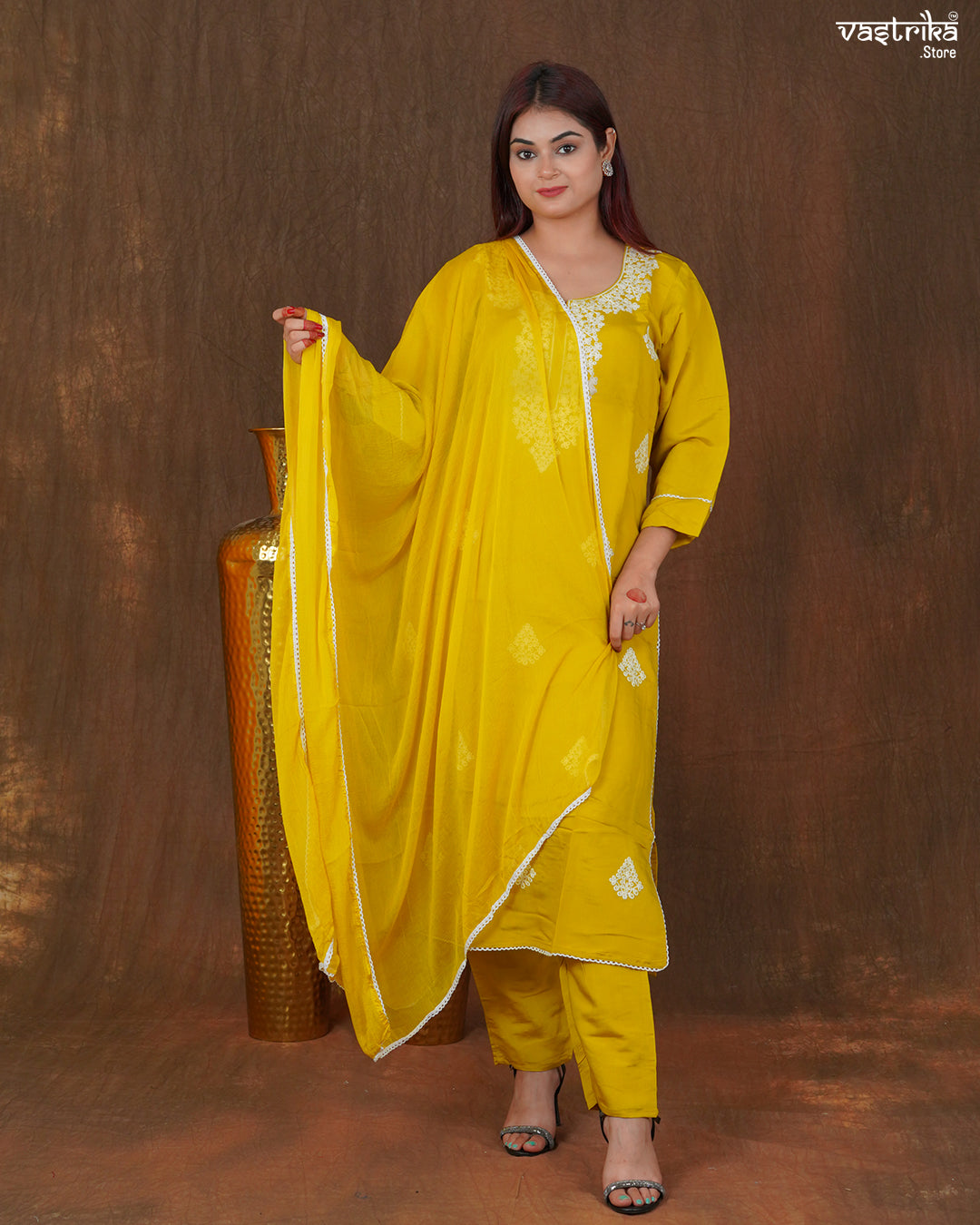 Naira Threadwork Kurti Set