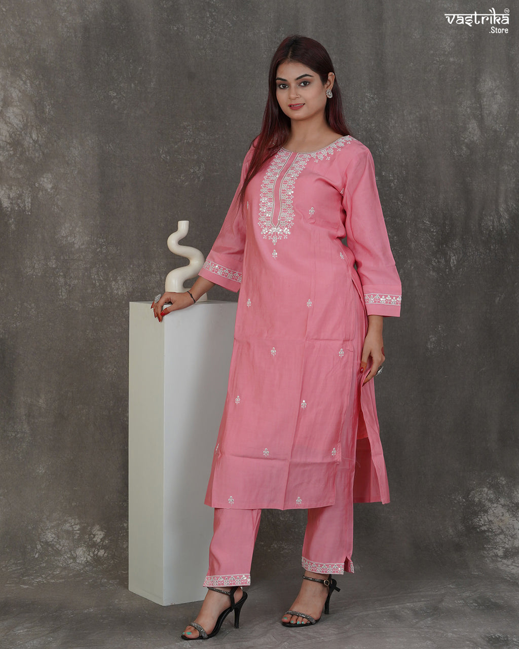 Zohra Threadwork Kurti Set