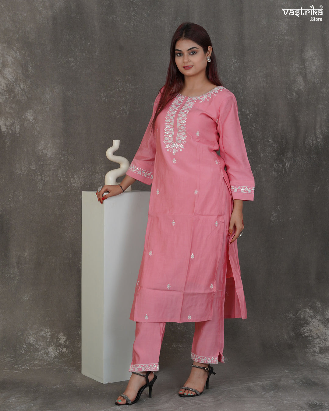 Zohra Threadwork Kurti Set