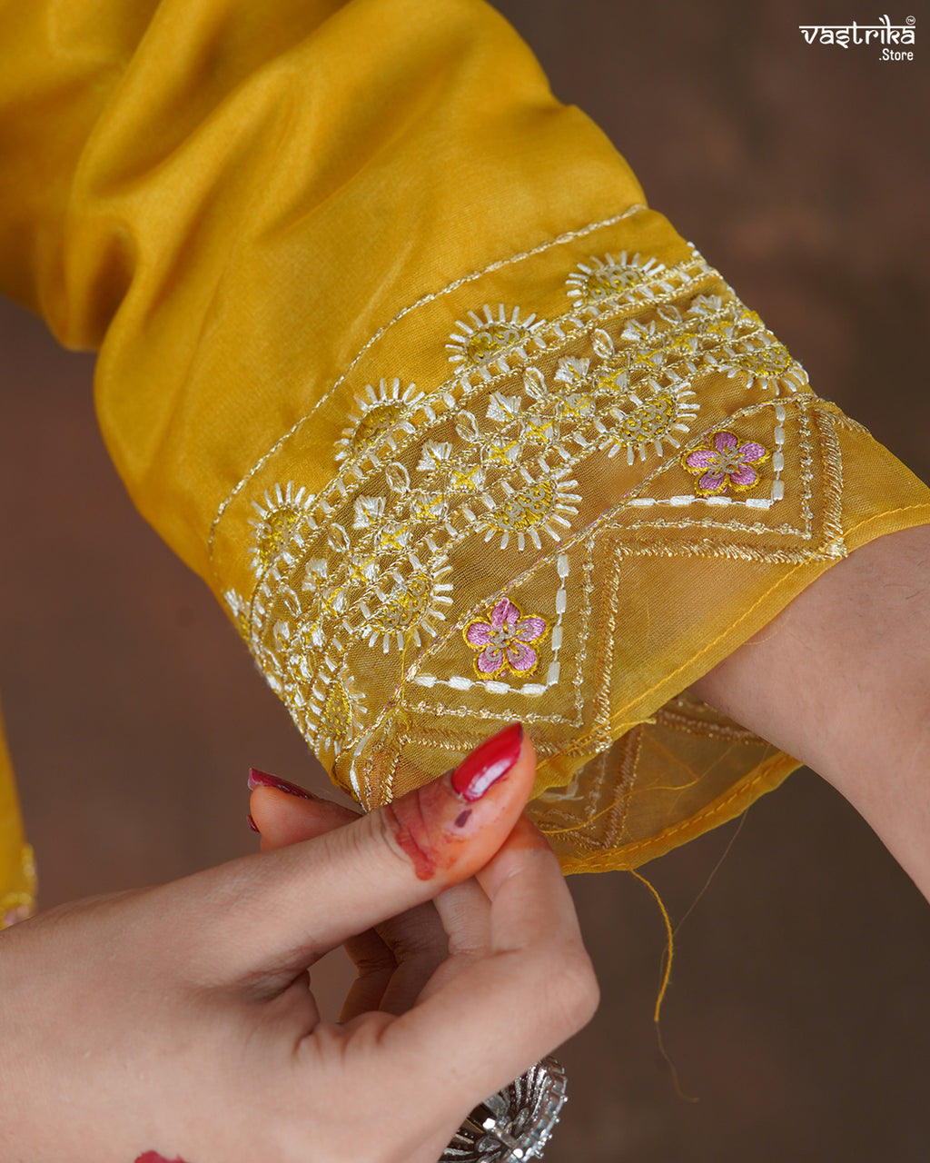 Zariya Handworked Jari Kurti Set